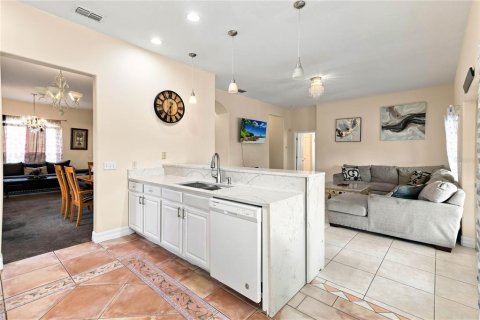 Villa ou maison à vendre à Davenport, Floride: 5 chambres, 281.68 m2 № 2308108 - photo 13
