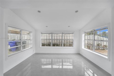 Villa ou maison à vendre à Hollywood, Floride: 3 chambres, 101.08 m2 № 2003380 - photo 27