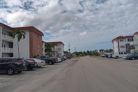 Copropriété à vendre à Lauderhill, Floride: 2 chambres, 88.26 m2 № 2084561 - photo 2