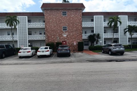 Copropriété à vendre à Lauderhill, Floride: 2 chambres, 88.26 m2 № 2084561 - photo 3