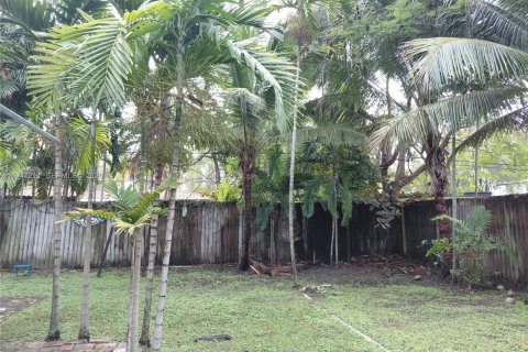 House in Miami, Florida 1 bedroom, 166.3 sq.m. № 2003309 - photo 21