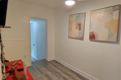 House in Miami, Florida 1 bedroom, 166.3 sq.m. № 2003309 - photo 23