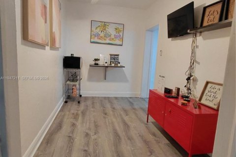 House in Miami, Florida 1 bedroom, 166.3 sq.m. № 2003309 - photo 15