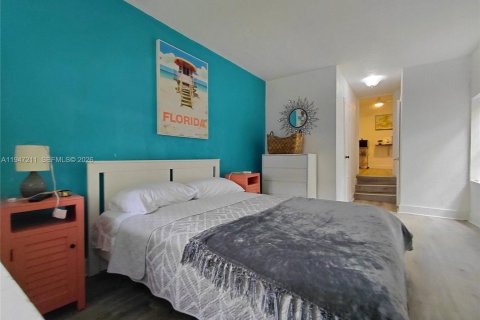 House in Miami, Florida 1 bedroom, 166.3 sq.m. № 2003309 - photo 8