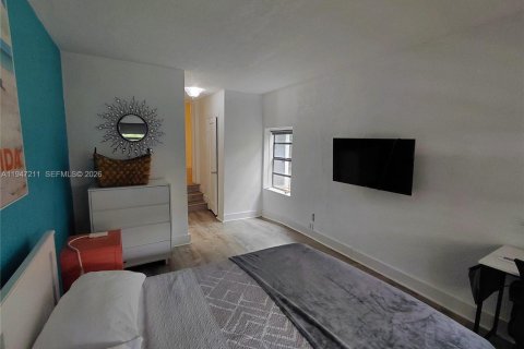 House in Miami, Florida 1 bedroom, 166.3 sq.m. № 2003309 - photo 6