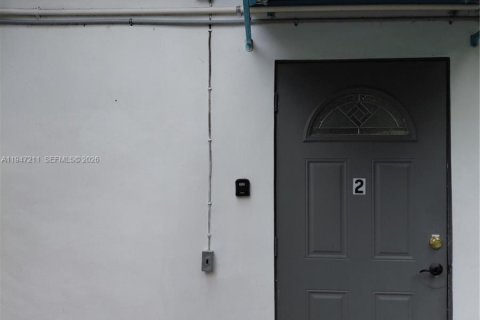 House in Miami, Florida 1 bedroom, 166.3 sq.m. № 2003309 - photo 13