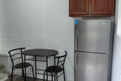 House in Miami, Florida 1 bedroom, 166.3 sq.m. № 2003309 - photo 10