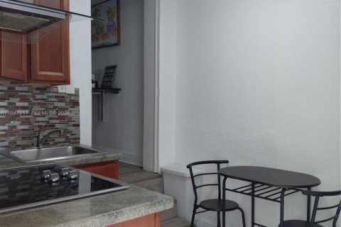 House in Miami, Florida 1 bedroom, 166.3 sq.m. № 2003309 - photo 9