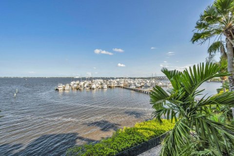 Condominio en alquiler en Stuart, Florida, 2 dormitorios, 101.17 m2 № 1020203 - foto 1