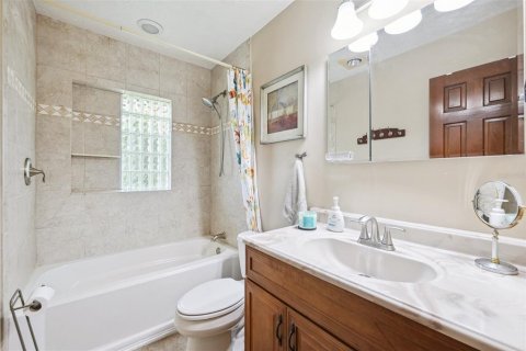 House in Tampa, Florida 4 bedrooms, 217.39 sq.m. № 1653718 - photo 25
