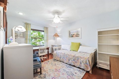 House in Tampa, Florida 4 bedrooms, 217.39 sq.m. № 1653718 - photo 28