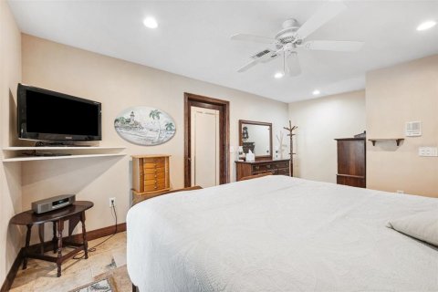 House in Tampa, Florida 4 bedrooms, 217.39 sq.m. № 1653718 - photo 19