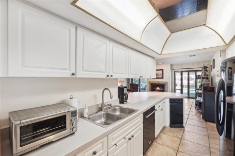 House in Tampa, Florida 4 bedrooms, 217.39 sq.m. № 1653718 - photo 11