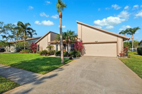 House in Tampa, Florida 4 bedrooms, 217.39 sq.m. № 1653718 - photo 4