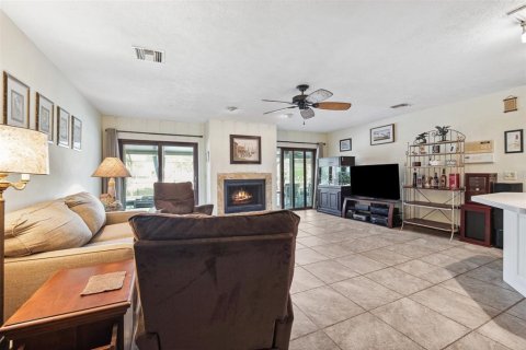House in Tampa, Florida 4 bedrooms, 217.39 sq.m. № 1653718 - photo 17
