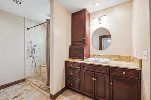 House in Tampa, Florida 4 bedrooms, 217.39 sq.m. № 1653718 - photo 21
