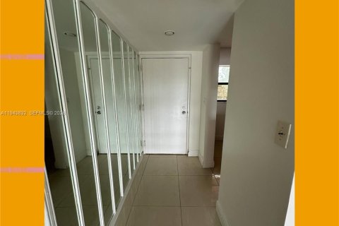 Condominio en venta en Miramar, Florida, 2 dormitorios, 76.18 m2 № 2000612 - foto 14