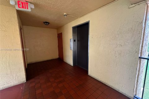 Condominio en venta en Miramar, Florida, 2 dormitorios, 76.18 m2 № 2000612 - foto 17