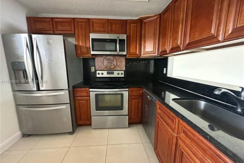 Condominio en Miramar, Florida, 2 dormitorios  № 2000612