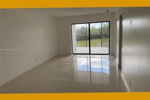 Condominio en venta en Miramar, Florida, 2 dormitorios, 76.18 m2 № 2000612 - foto 4