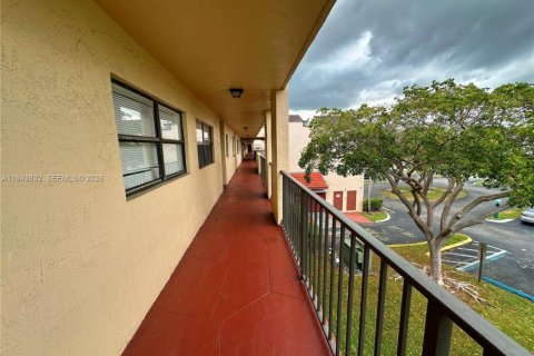 Condominio en venta en Miramar, Florida, 2 dormitorios, 76.18 m2 № 2000612 - foto 16