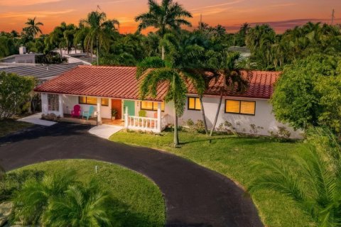 Casa en venta en Lauderdale-by-the-Sea, Florida, 4 dormitorios, 191.84 m2 № 2085087 - foto 2