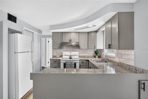 Villa ou maison à louer à Holiday, Floride: 4 chambres, 133.78 m2 № 2388160 - photo 5