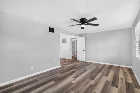 Villa ou maison à louer à Holiday, Floride: 4 chambres, 133.78 m2 № 2388160 - photo 12