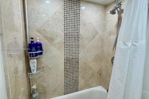 Снять в аренду кондоминиум в Халландейл-Бич, Флорида 1 спальня, 92.9м2, № 2034355 - фото 14