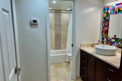 Снять в аренду кондоминиум в Халландейл-Бич, Флорида 1 спальня, 92.9м2, № 2034355 - фото 13
