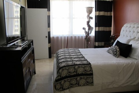 Снять в аренду кондоминиум в Халландейл-Бич, Флорида 1 спальня, 92.9м2, № 2034355 - фото 5
