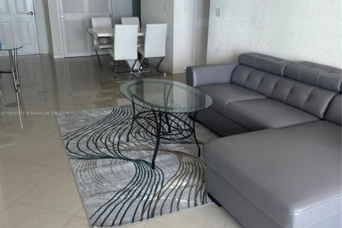 Condo in Hollywood, Florida, 1 bedroom № 2194463 - photo 5