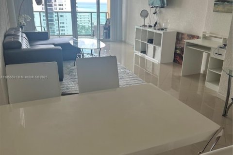 Condo in Hollywood, Florida, 1 bedroom № 2194463 - photo 4