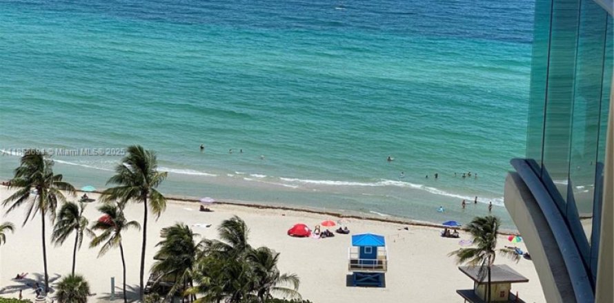 Condo in Hollywood, Florida, 1 bedroom № 2194463