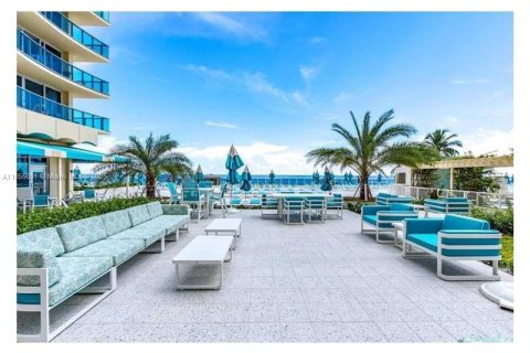 Condo in Hollywood, Florida, 1 bedroom № 2194463 - photo 11