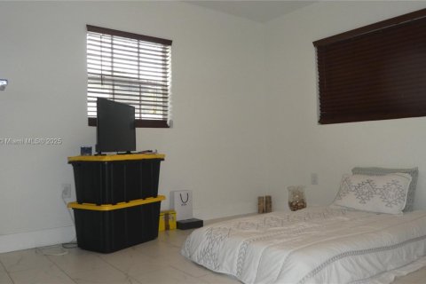Villa ou maison à louer à Miramar, Floride: 3 chambres, 102.19 m2 № 1862154 - photo 6