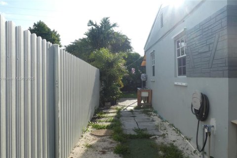 Villa ou maison à louer à Miramar, Floride: 3 chambres, 102.19 m2 № 1862154 - photo 11