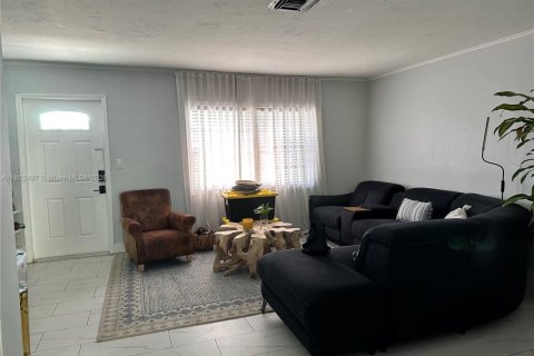 Villa ou maison à louer à Miramar, Floride: 3 chambres, 102.19 m2 № 1862154 - photo 2