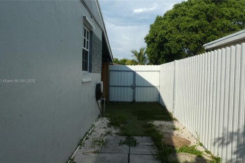 Villa ou maison à louer à Miramar, Floride: 3 chambres, 102.19 m2 № 1862154 - photo 12
