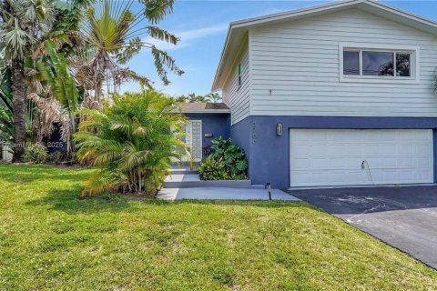 House in Fort Lauderdale, Florida 3 bedrooms, 148.83 sq.m. № 1766806 - photo 3