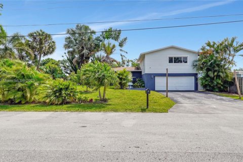 House in Fort Lauderdale, Florida 3 bedrooms, 148.83 sq.m. № 1766806 - photo 2