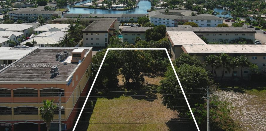Commercial property in Pompano Beach, Florida № 2341402