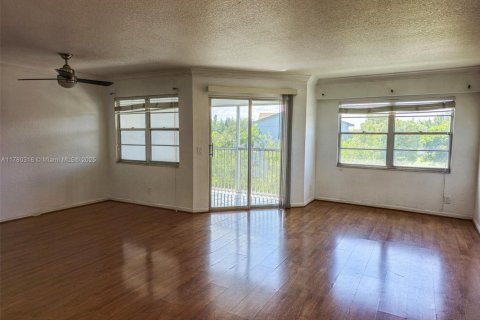Condo in Pembroke Pines, Florida, 1 bedroom  № 1741718 - photo 14