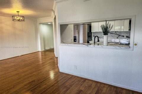 Condo in Pembroke Pines, Florida, 1 bedroom  № 1741718 - photo 4