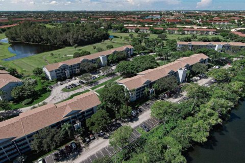 Condo in Pembroke Pines, Florida, 1 bedroom  № 1741718 - photo 20
