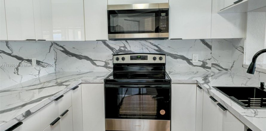 Condo in Pembroke Pines, Florida, 1 bedroom  № 1741718