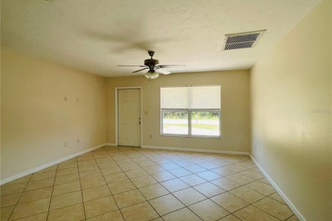 House in Port Charlotte, Florida 3 bedrooms, 111.3 sq.m. № 2143086 - photo 3