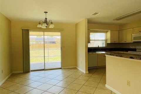 House in Port Charlotte, Florida 3 bedrooms, 111.3 sq.m. № 2143086 - photo 4