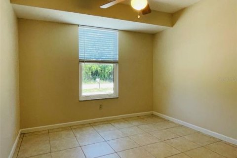 House in Port Charlotte, Florida 3 bedrooms, 111.3 sq.m. № 2143086 - photo 9