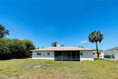 House in Port Charlotte, Florida 3 bedrooms, 111.3 sq.m. № 2143086 - photo 13